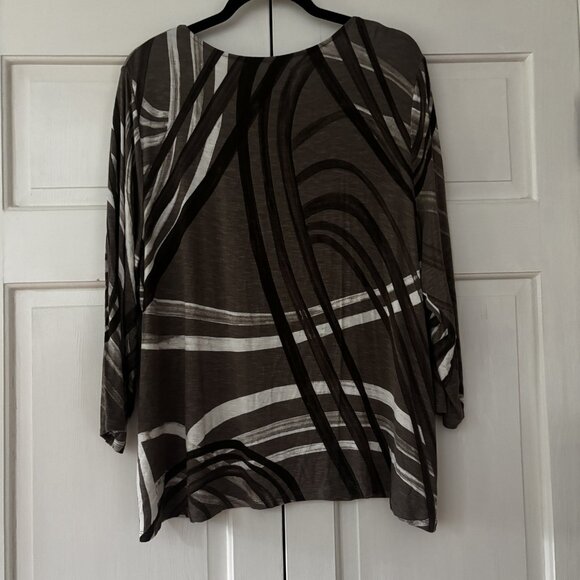 Chico’s Size 3 Abstract Blouse 3/4 Slee Brown Gray Geometric Top Chicos XL Flowy - Picture 6 of 9